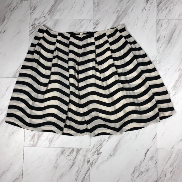 Banana Republic Dresses & Skirts - Beautiful Striped Banana Republic Skirt SZ VGUC